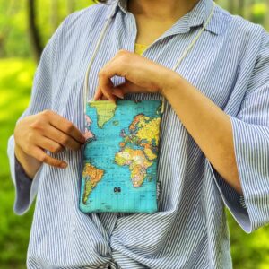 کیف پاسپورتی گردنی مخفی طرح نقشه جهان سبز آبی